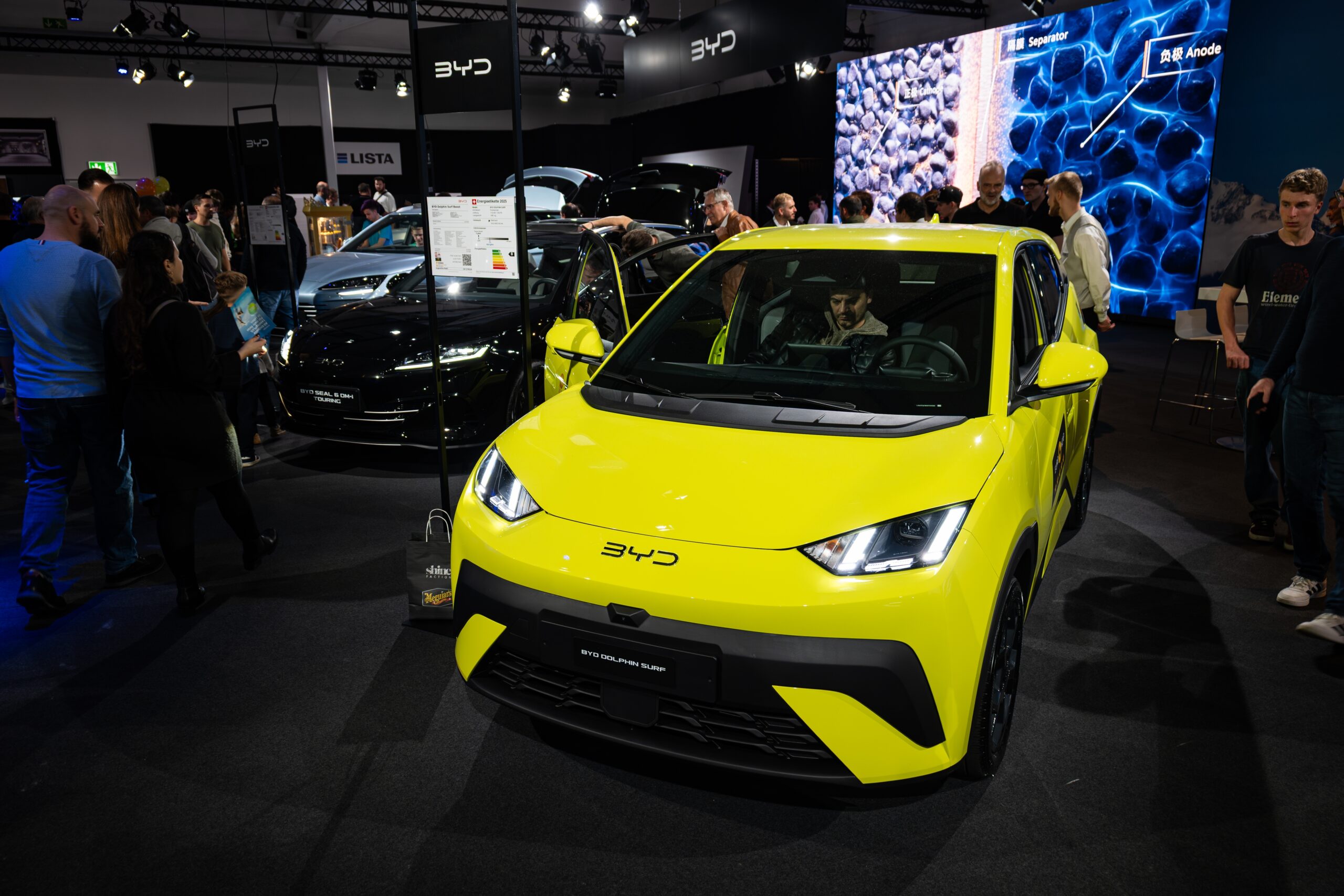 BYD, producătorul chinez de automobile electrice, înregistrează cea mai mare scădere a vânzărilor din ultimii cinci ani Vânzările producătorului auto chinez BYD au suferit o scădere semnificativă în februarie, marcând cel mai accentuat declin din ultimii cinci ani