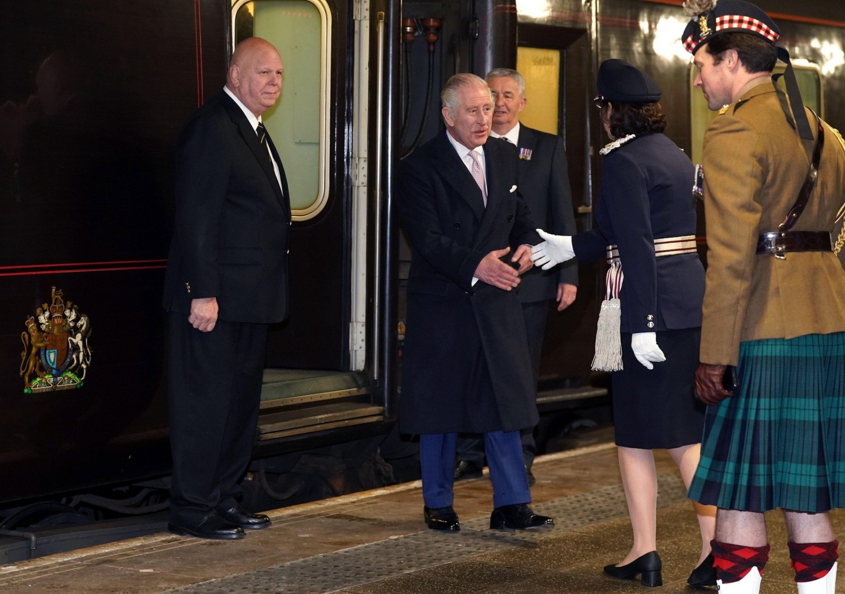 Regele Charles al III-lea, nou patron al unei organizații caritabile evreiești din Marea Britanie Regele Charles al III-lea a acceptat să devină patronul Community Security Trust (CST), una dintre cele mai importante organizații caritabile evreiești din Regatul Unit