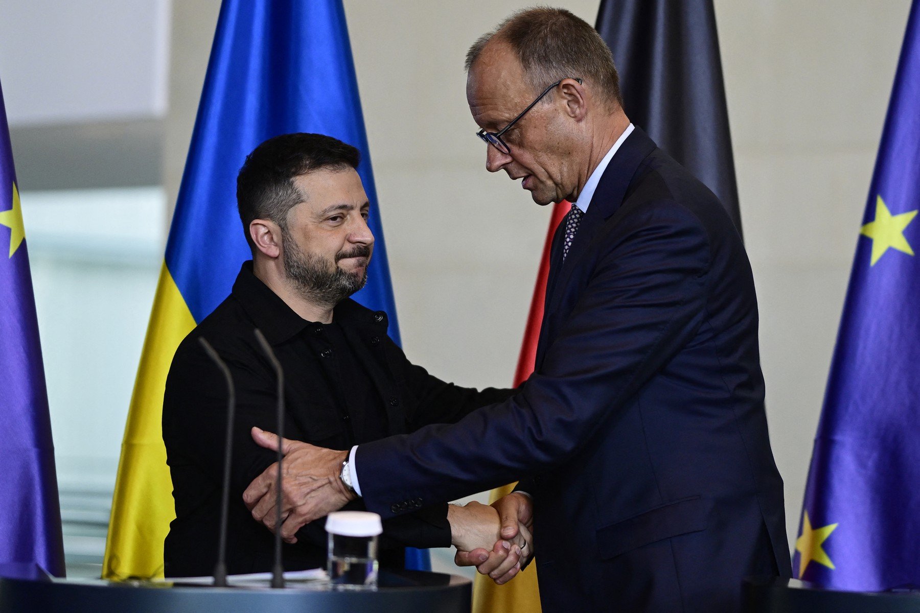 Berlinul respinge relaxarea sancțiunilor contra Rusiei, în ciuda deciziei SUA Cancelarul german Friedrich Merz a respins categoric orice posibilitate de suspendare a sancțiunilor impuse Rusiei, după ce președintele american Donald Trump a anunțat o ridicare temporară a restricțiilor pentru companiile petroliere rusești