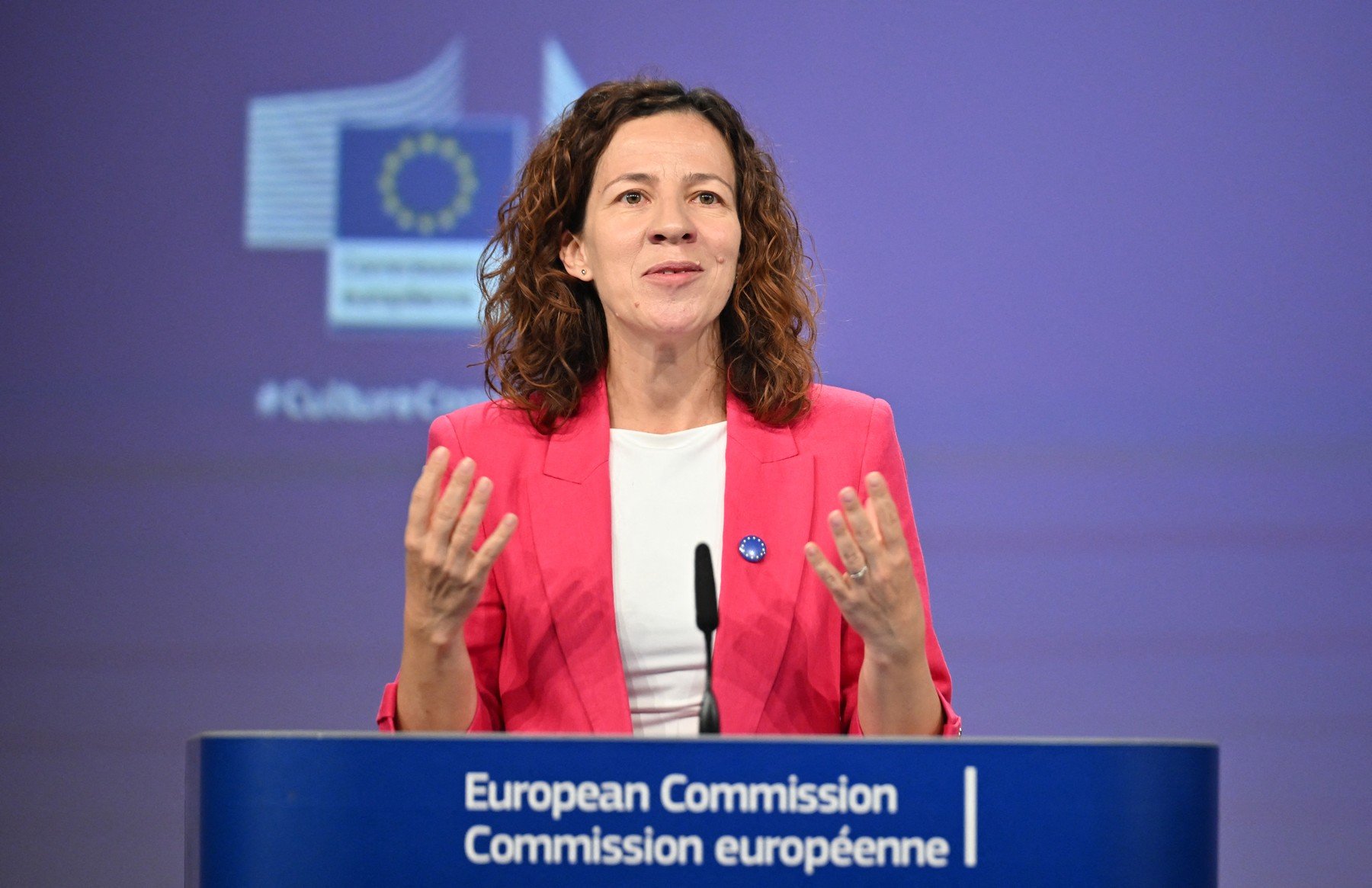 Inteligența artificială, noul teren de joacă al educației: Comisia Europeană trasează noile direcții Roxana Mînzatu, vicepreședintă executivă a Comisiei Europene, atrage atenția asupra necesității pregătirii profesorilor pentru integrarea responsabilă a inteligenței artificiale (IA) în procesul de învățământ