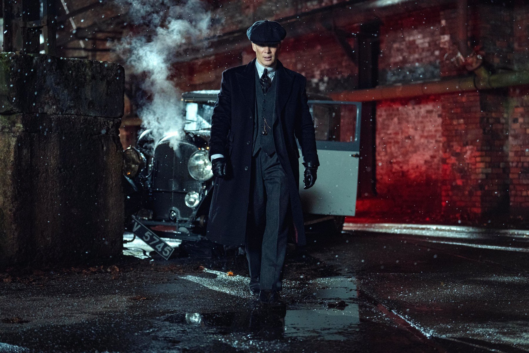 „Peaky Blinders: The Immortal Man” a sosit pe Netflix: Cillian Murphy revine în rolul lui Tommy Shelby Cel mai așteptat film original Netflix al anului, „Peaky Blinders: The Immortal Man”, a fost lansat vineri pe platformă, aducând fanii din nou în lumea violentă a gangsterilor din Birmingham