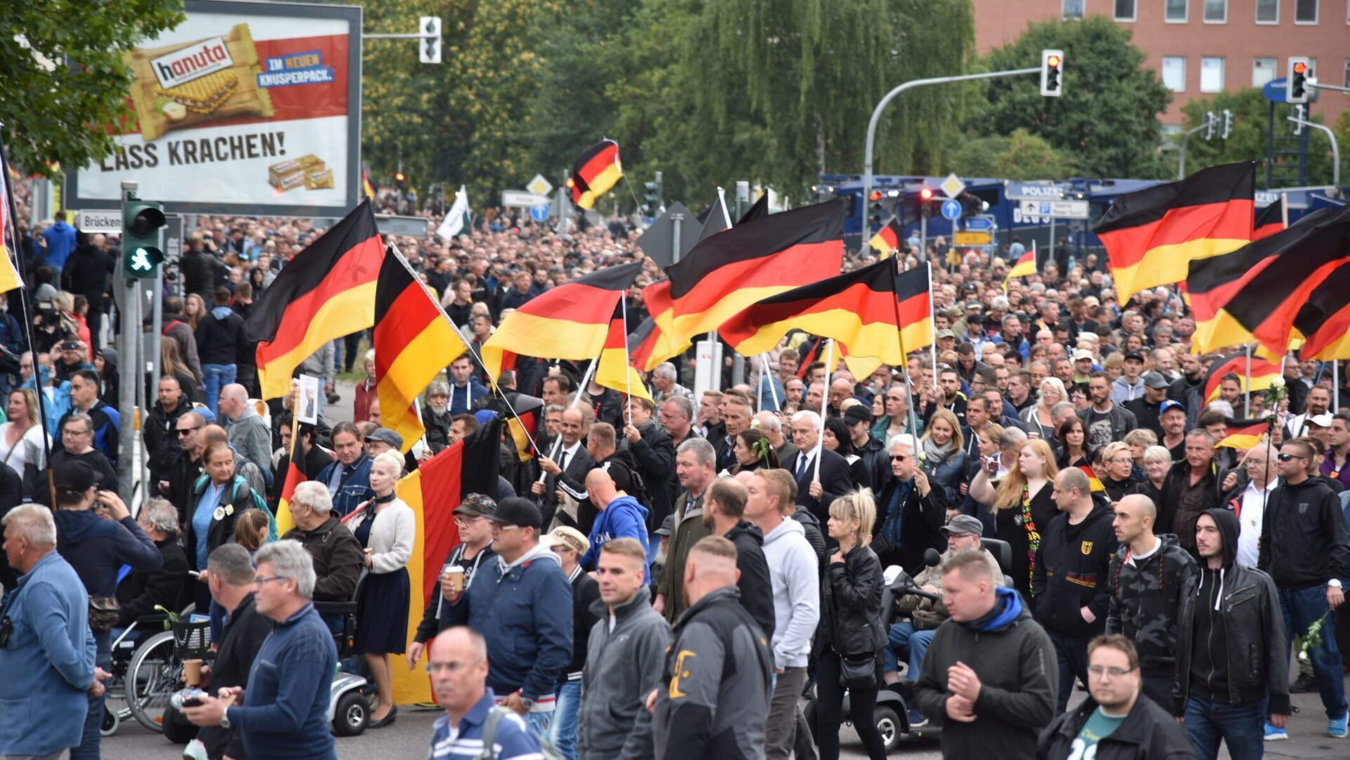 Mii de tineri germani protestează față de posibila reintroducere a serviciului militar obligatoriu Mii de copii și adolescenți au ieșit pe străzile din Germania joi, 5 martie, pentru a protesta împotriva noii legi privind serviciul militar