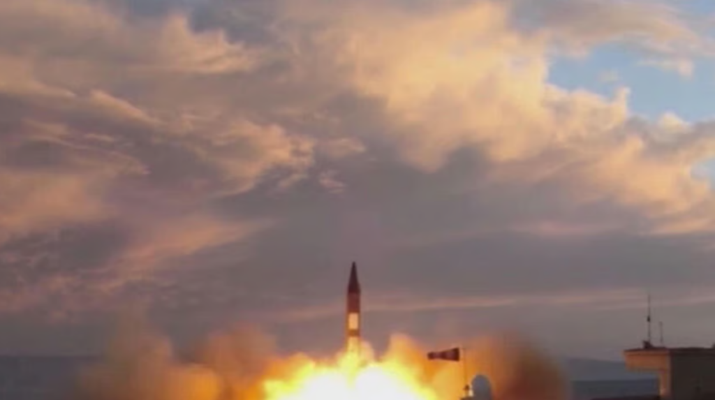 Tensiuni în creștere în Orientul Mijlociu: Iranul lovește sisteme radar americane Conflictul din Orientul Mijlociu se adâncește, Iranul fiind acuzat că a atacat elemente cheie ale sistemelor de apărare antirachetă ale Statelor Unite