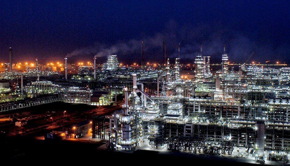 India, autorizată de SUA să cumpere petrol rusesc deja pe mare Washingtonul a relaxat temporar sancțiunile impuse Indiei, permițând acesteia să achiziționeze petrol rusesc