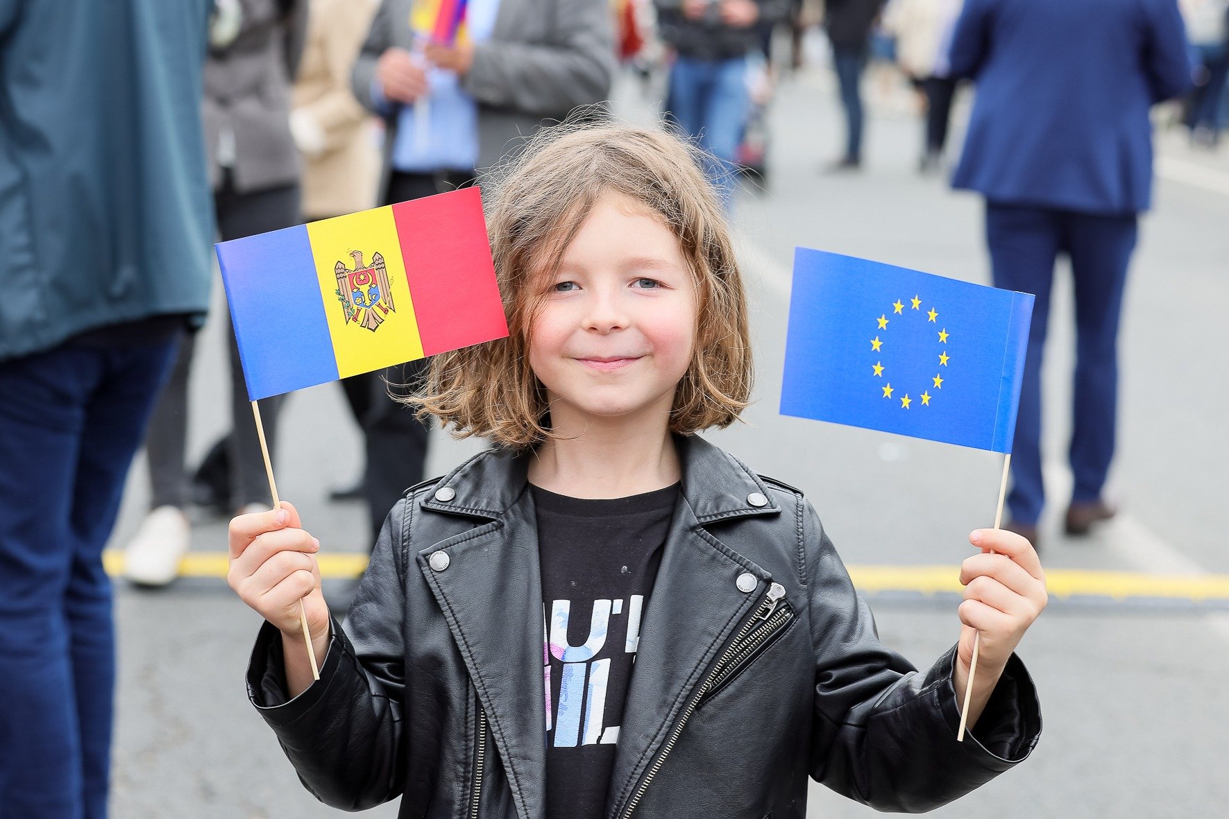 UE pregătește fonduri suplimentare pentru extindere: Moldova, beneficiară potențială Parlamentul European propune o clauză obligatorie de revizuire a bugetului Uniunii Europene, care ar permite alocarea de fonduri suplimentare pentru agricultură și politica de coeziune în cazul în care state candidate vor adera la blocul comunitar între 2028 și 2034