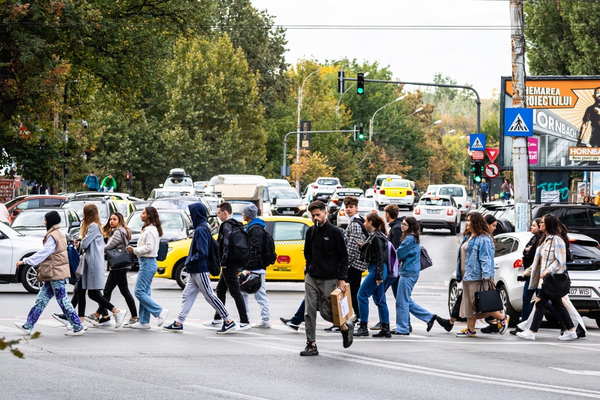 România, sub pragul european: datoria publică, în creștere, dar controlată Cele mai recente date privind datoria globală, valabile pentru trimestrul patru al anului 2025, plasează România pe locul 36 în clasament, cu o datorie totală de 102% din produsul intern brut (PIB)