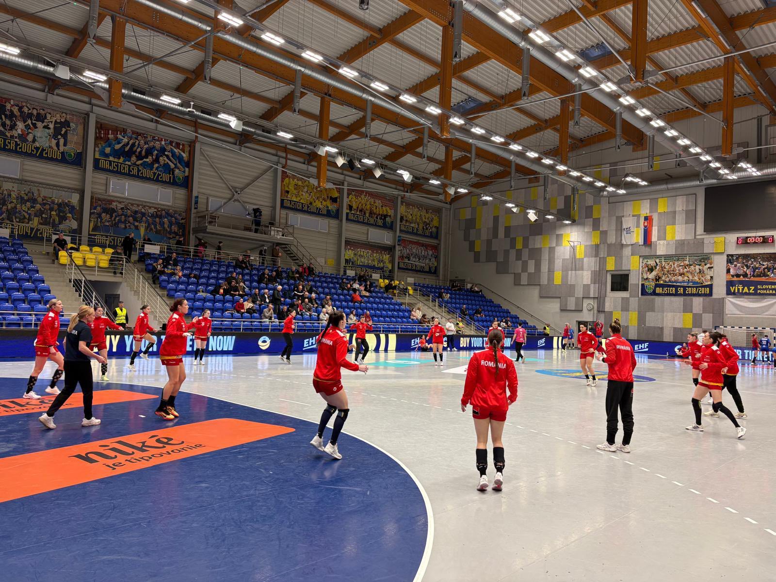 România întâlnește Slovacia în EHF Euro Cup: Un meci crucial pentru „tricolore” Echipa națională de handbal feminin a României se pregătește pentru un nou test în cadrul EHF Euro Cup, deplasându-se în Slovacia pentru a disputa cel de-al treilea meci din competiție