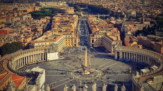 Vaticanul, rugat să intervină pentru protejarea comunităților creștine din Liban Autoritățile libaneze au solicitat Vaticanului să intervină pentru a proteja comunitățile creștine din zonele de frontieră cu Israelul