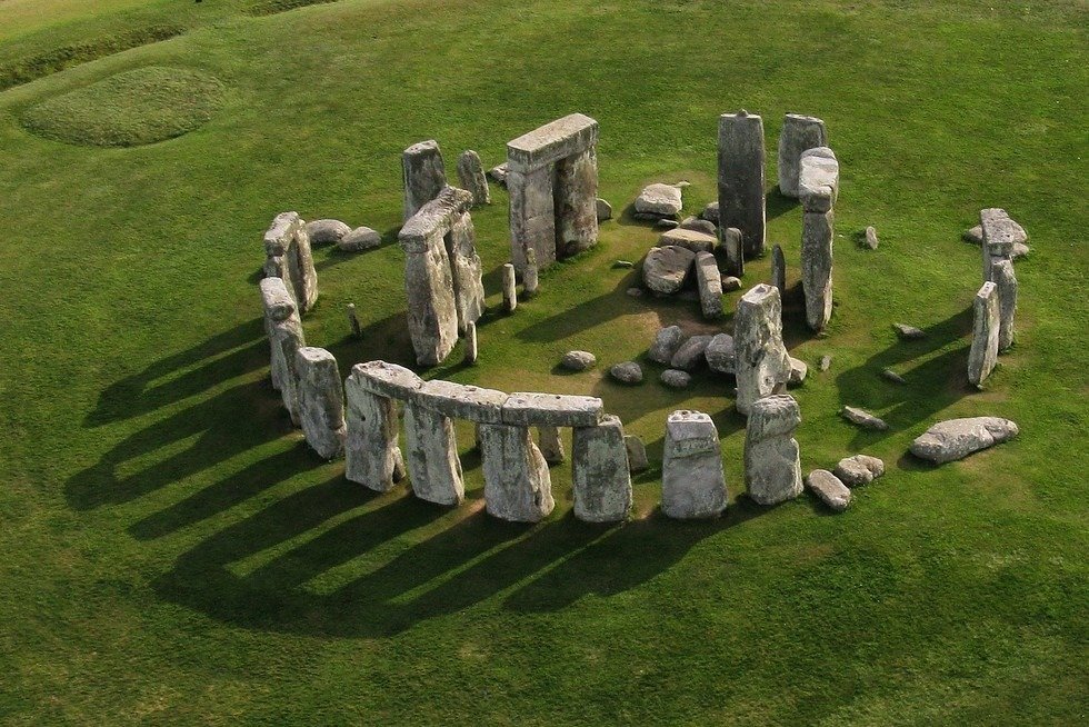 Stonehenge își rescrie istoria: Piatra Altarului, originară din Scoția Cercetătorii au descoperit că Piatra Altarului, unul dintre cele mai importante elemente ale misteriosului Stonehenge, provine din Scoția, nu din Țara Galilor, așa cum se credea anterior