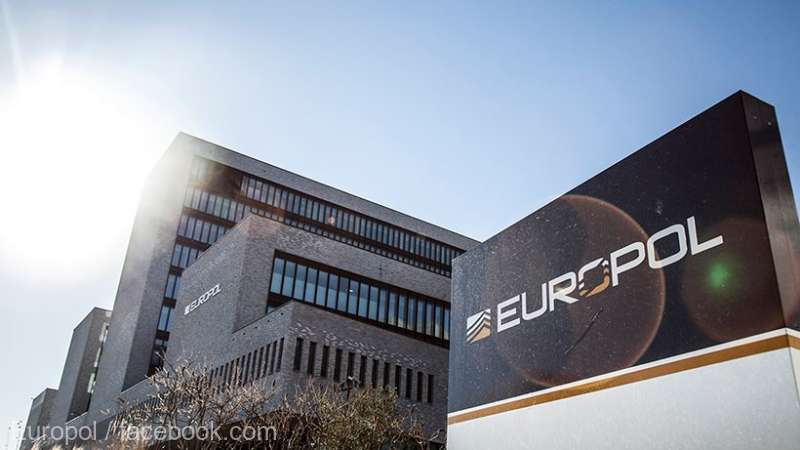 EUROPOL câștigă procesul cu sindicatul polițiștilor, obligat la plata daunelor Curtea de Apel București a respins apelul formulat de Sindicatul Polițiștilor Europeni EUROPOL și liderul acestuia, Dorel Cosmin Andreica, într-un proces legat de folosirea mărcii „EUROPOL”