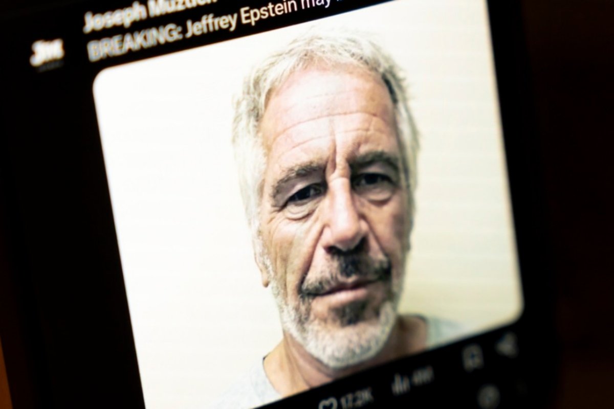 Pritzker respinge acuzațiile privind legăturile cu Epstein, după ce Clinton a menționat numele său (București) – Guvernatorul statului Illinois, JB Pritzker, a negat orice implicare cu controversatul Jeffrey Epstein, după ce numele său a fost menționat de fostul președinte Bill Clinton într-o declarație