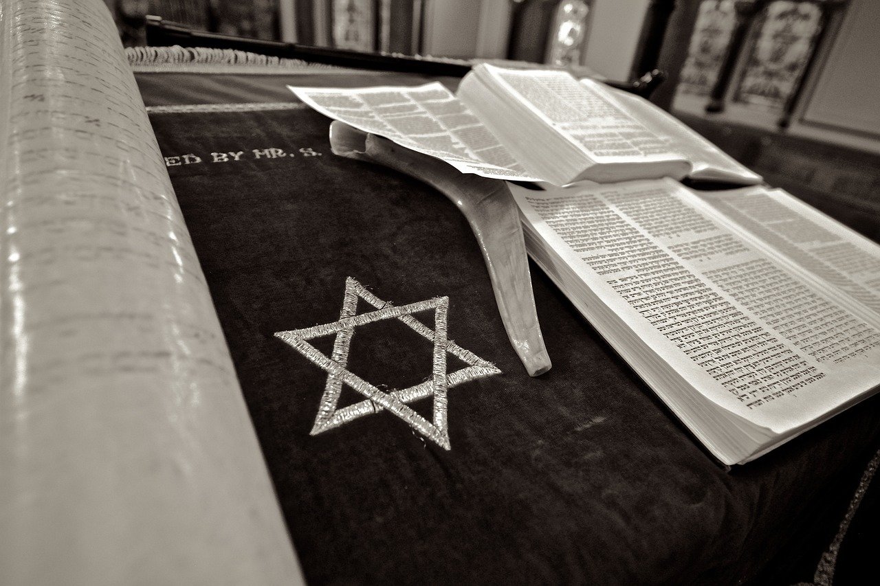 Alertă la o sinagogă din Statele Unite: autoritățile au intervenit Autoritățile americane au lansat joi după-amiază o alertă privind un atac armat în apropierea sinagogii Temple Israel din West Bloomfield Township, Michigan