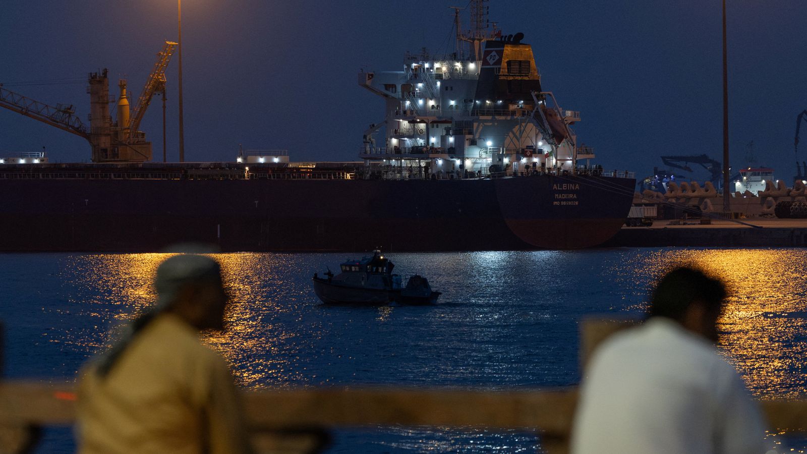 Marea Britanie extinde autorizarea pentru atacuri împotriva Iranului, tensiunile cresc în Strâmtoarea Ormuz LONDRA – Marea Britanie a făcut o schimbare subtilă, dar semnificativă, în politica sa privind conflictul cu Iranul, autorizând Statele Unite să folosească baze britanice pentru a ataca ținte iraniene