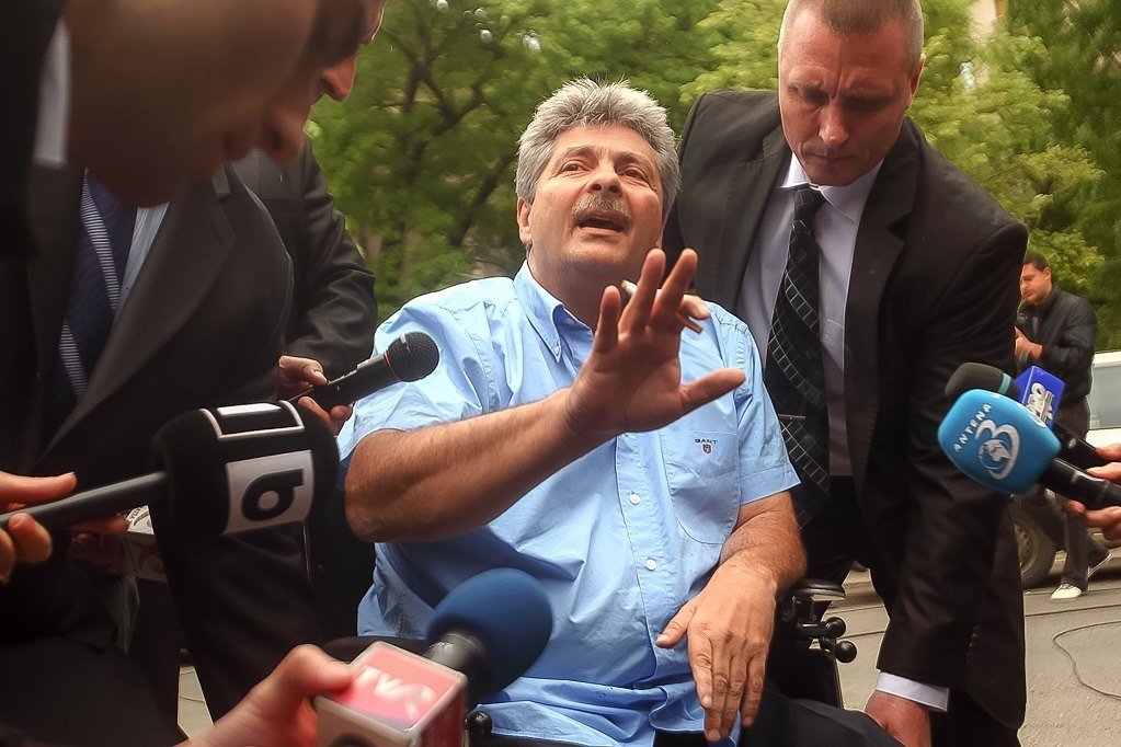 Sorin Ovidiu Vântu scapă de plata a peste 3 milioane de dolari, după nouă ani de procese Înalta Curte de Casație și Justiție (ÎCCJ) a decis definitiv, în data de 26 martie, că Sorin Ovidiu Vântu nu este obligat să plătească suma de 3,12 milioane de dolari, suma fiind solicitată de Banca Română de Scont (BRS), instituție care a intrat în faliment