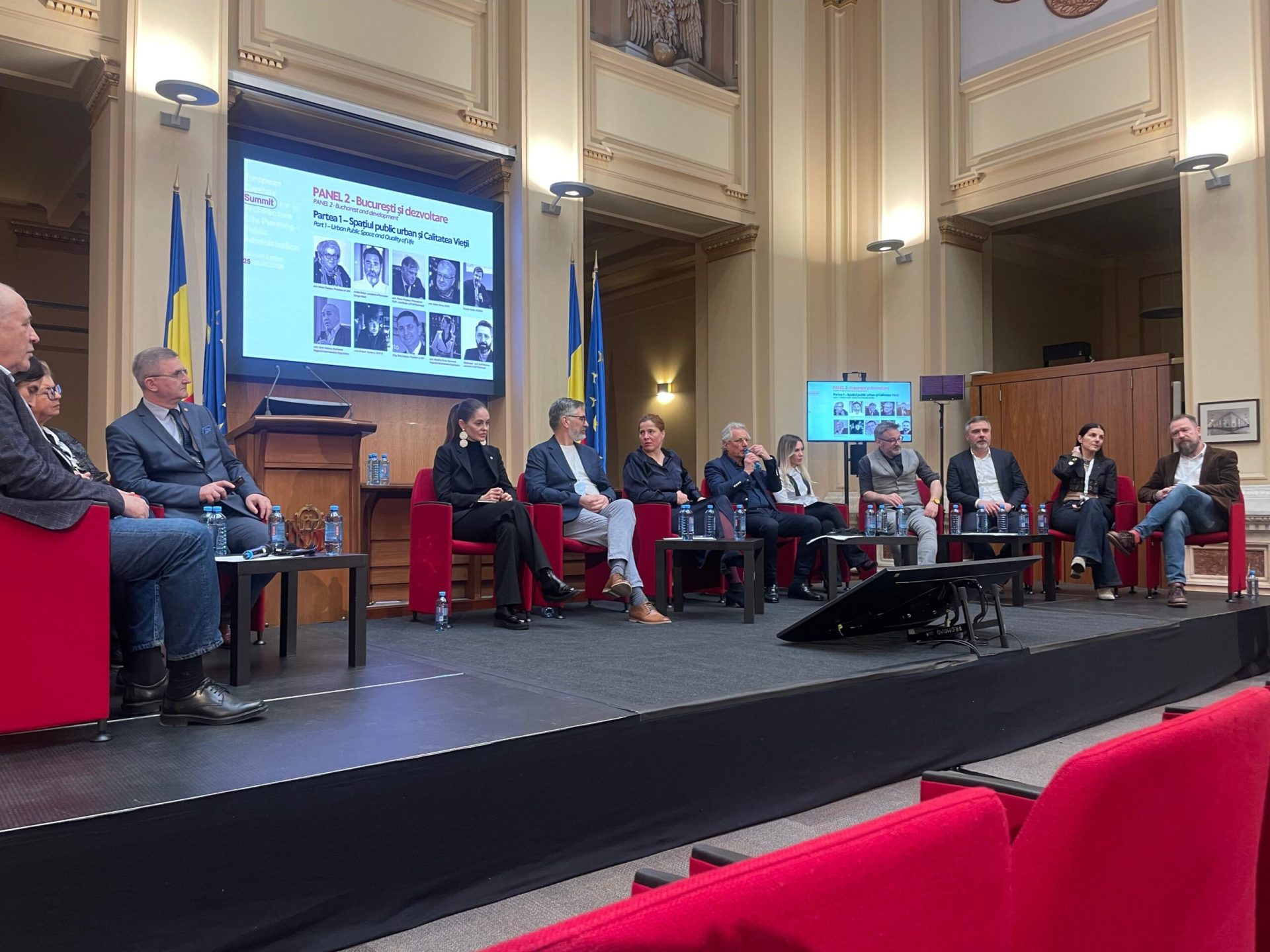 Bucureștiul, analizat la un summit despre urbanism: coordonare deficitară și lipsa unei viziuni pe termen lung Bucureștiul a fost subiectul principal de discuție la Summitul Capitalelor pentru Arhitectură, Urbanism și Administrație, ce a avut loc în perioada 25-26 martie 2026
