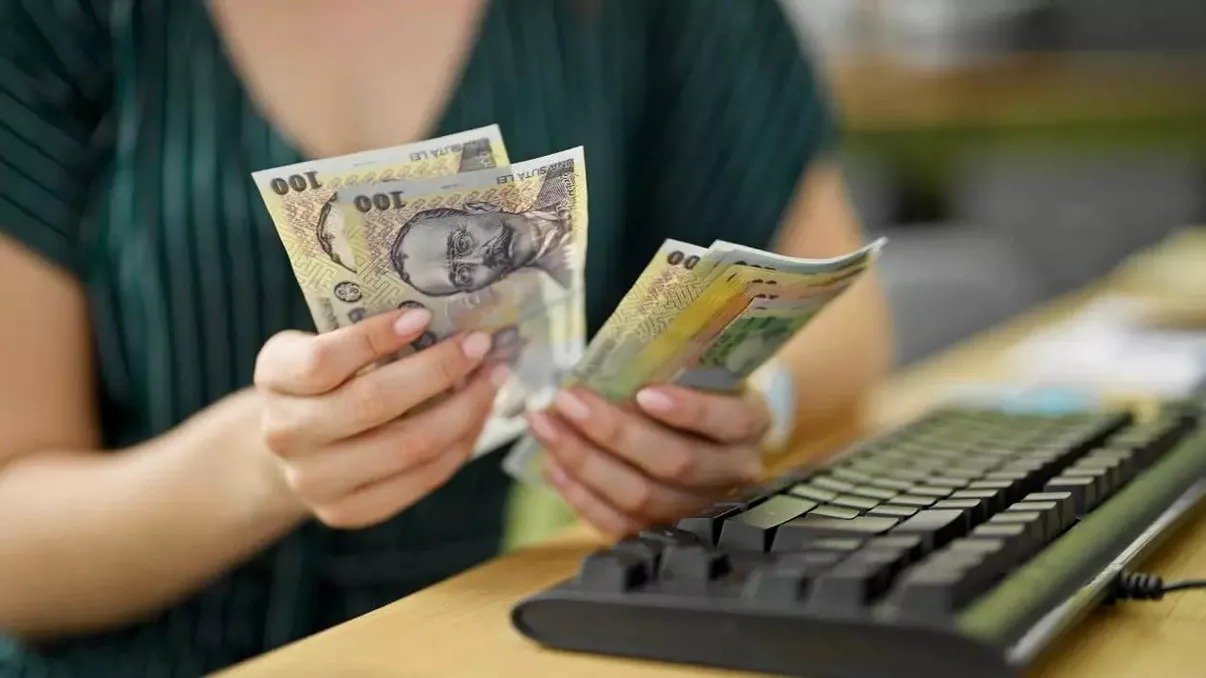 Suprataxa bancară riscă să scumpească creditele ipotecare București – Măsurile fiscale recente, cum ar fi suprataxarea bancară, au un impact direct asupra costurilor creditelor ipotecare, afectând potențialii cumpărători de locuințe