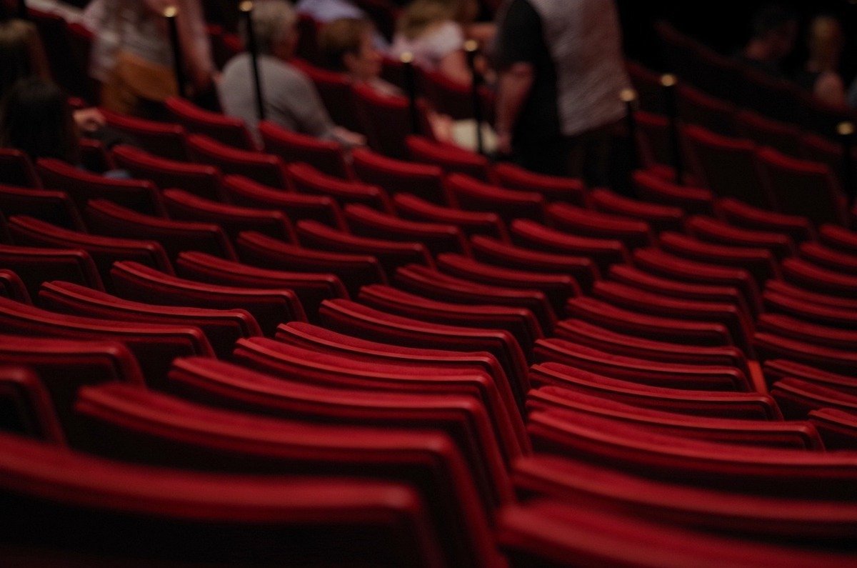 Ciucu deblochează concursurile pentru managerii teatrelor din București Primarul general al Capitalei, Ciprian Ciucu, a anunțat marți începerea procedurilor pentru organizarea concursurilor destinate ocupării funcțiilor de manageri ai teatrelor bucureștene