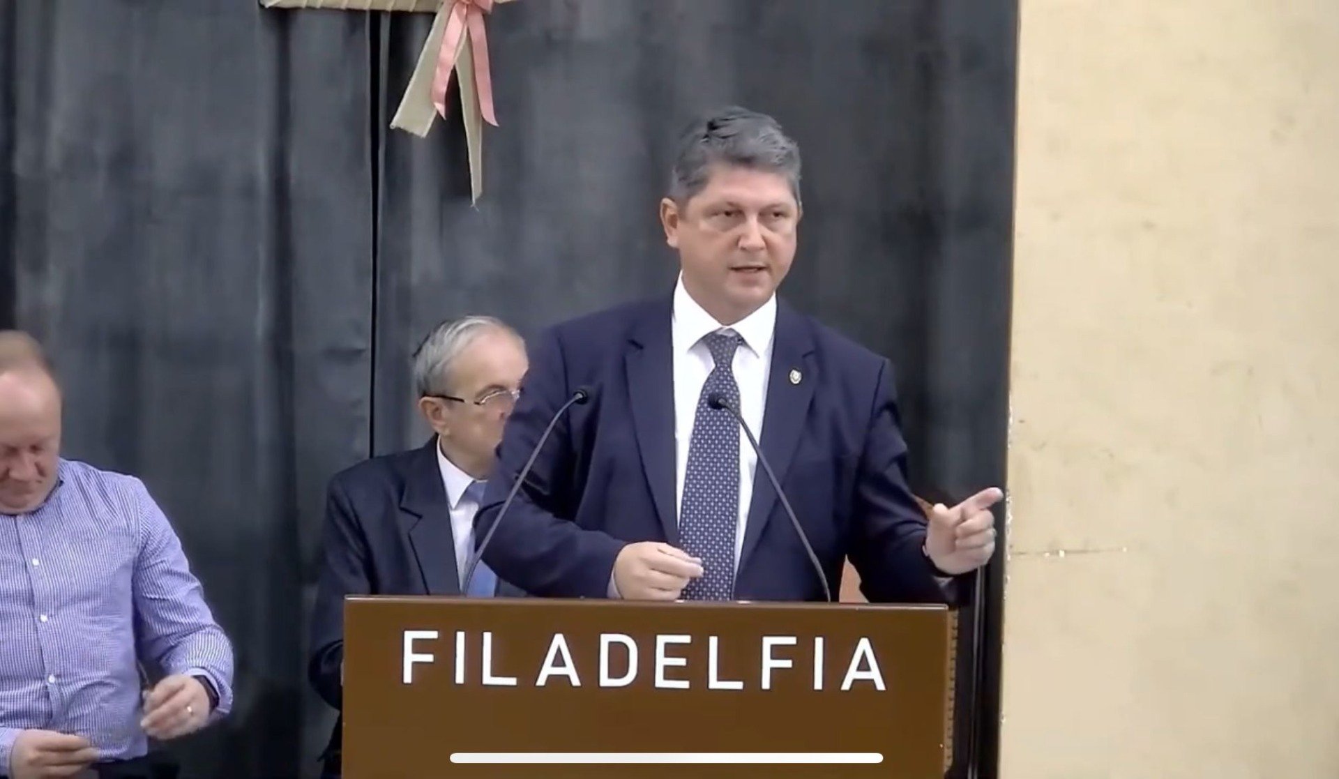 Corlățean compară serviciile sociale norvegiene și suedeze cu Gestapo Senatorul PSD Titus Corlățean, care și-a anunțat candidatura pentru postul de secretar general adjunct al Consiliului Europei, a stârnit controverse prin comparația serviciilor de protecție socială din Norvegia și Suedia cu Gestapo, poliția secretă a regimului nazist al lui Hitler