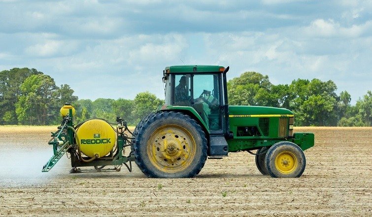 Creșterea prețurilor la combustibili pune presiune pe fermierii români în plină campanie de primăvară Majorarea costurilor cu carburanții, ca urmare a contextului internațional, afectează puternic fermierii români, care au demarat recent campania agricolă de primăvară