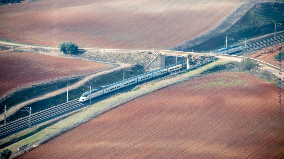 Ancheta de fraudă europeană vizează fonduri UE pentru o linie de mare viteză din Spania Parchetul European (EPPO) din Madrid a confirmat deschiderea unei anchete privind o posibilă fraudă care afectează fondurile Uniunii Europene
