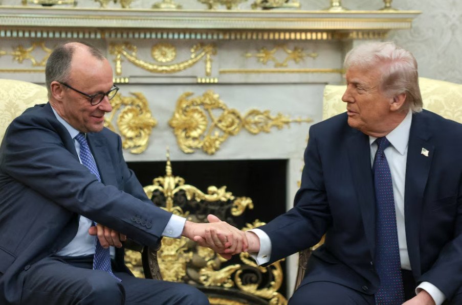 Merz și Trump discută despre Iran, Ucraina și relațiile cu China Cancelarul german Olaf Scholz și fostul președinte american Donald Trump au abordat o serie de subiecte importante în cadrul unei întâlniri recente la Washington