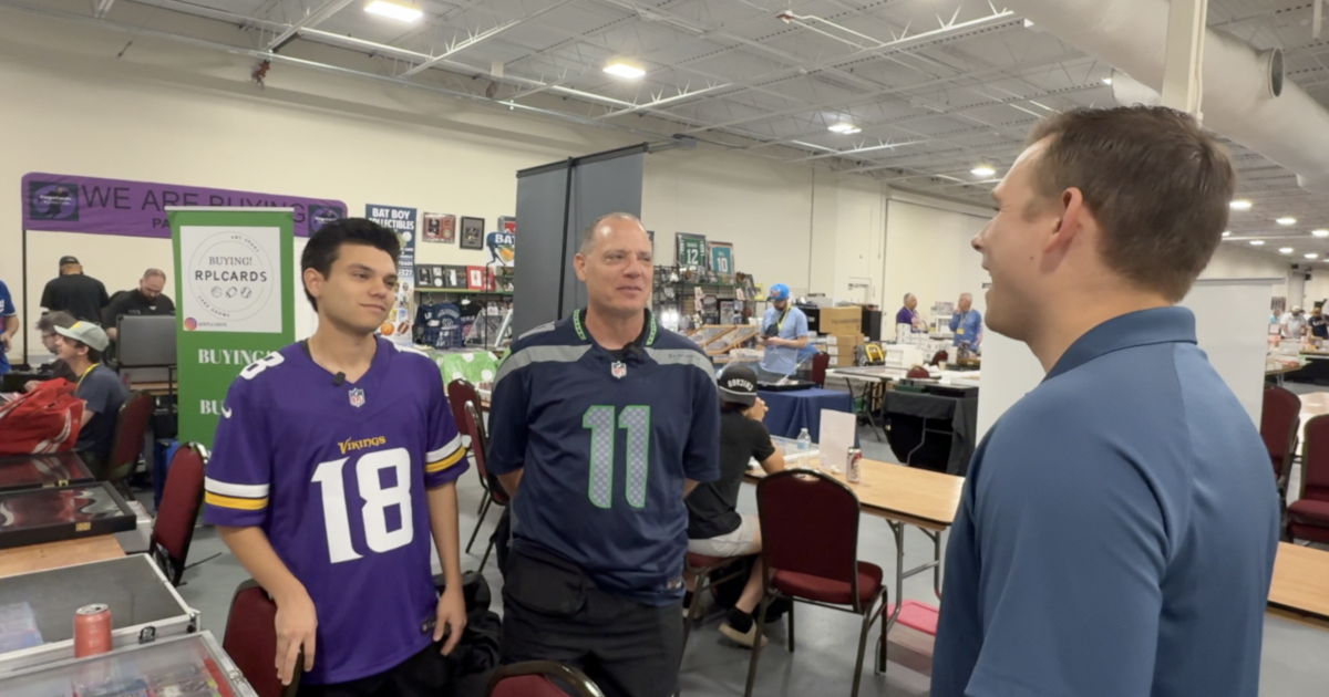 Weekendul de vacanță de primăvară: Carduri sportive și amintiri în familie în Tampa TAMPA, Florida – Zilele însorite de vacanță de primăvară au adus familii întregi la expoziția de carduri sportive din Tampa, unde pasiunea pentru colecționare se transmite de la o generație la alta