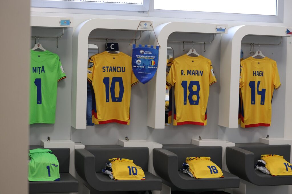 CCR analizează legea care vizează jucătorii români în sport Curtea Constituțională a României (CCR) a început miercuri dezbaterile pe marginea sesizării președintelui Klaus Iohannis referitoare la o lege recent adoptată de Parlament