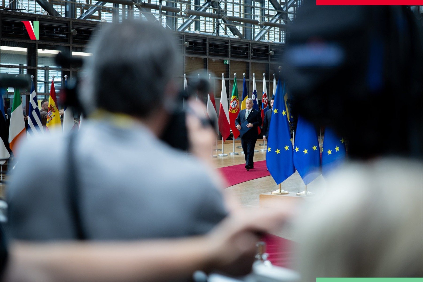 Comisia Europeană critică dur o lege israeliană controversată privind pedeapsa cu moartea Bruxellesul a reacționat vehement la o nouă lege adoptată de Israel, ce prevede pedeapsa cu moartea pentru teroriști, o măsură considerată de critici ca vizând în mod special palestinienii