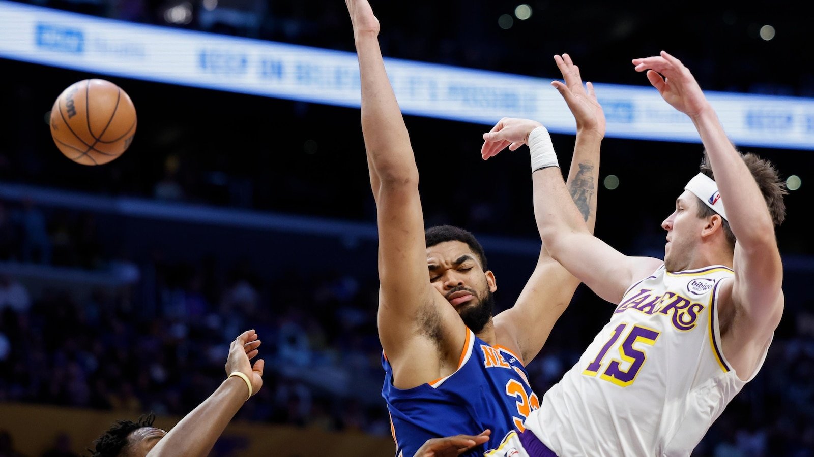 Doncic spectaculos și Reaves decisiv: Lakers înving Knicks fără LeBron LOS ANGELES – Echipa Los Angeles Lakers a reușit să obțină o victorie importantă în fața celor de la New York Knicks, scor 110-97, într-un meci disputat duminică