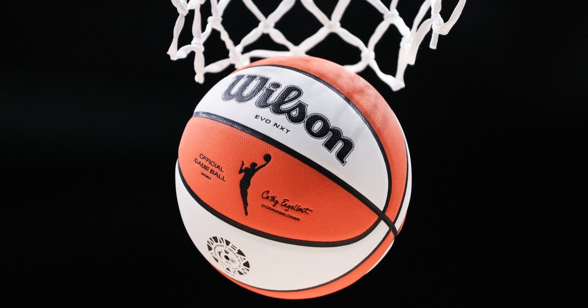 WNBA, la un pas de blocaj? Negocierile pentru un nou contract colectiv de muncă se apropie de termenul limită Jucătoarele și conducerea WNBA (liga profesionistă de baschet feminin din SUA) se află în negocieri tensionate pentru a stabili un nou acord colectiv de muncă, cu termenul limită de 10 martie apropiindu-se rapid
