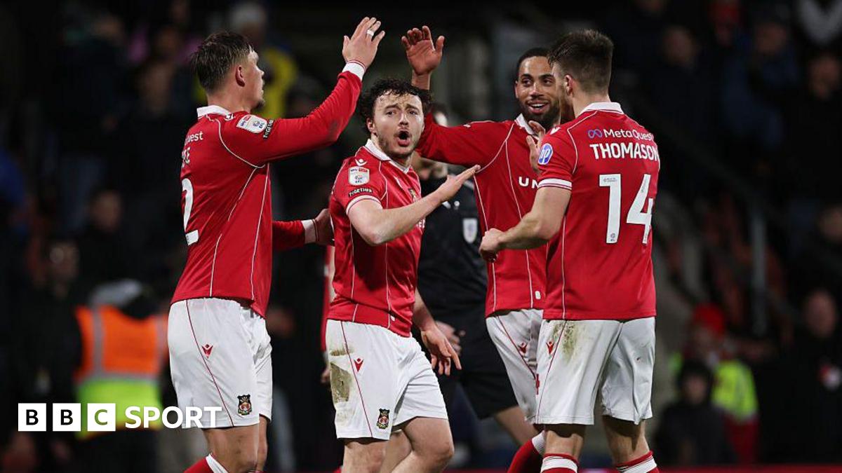 Swansea, învinsă de Ipswich și cu șansele la play-off sever afectate Swansea City a suferit o înfrângere usturătoare în fața lui Ipswich Town, scor 2-0, într-un meci din campionat