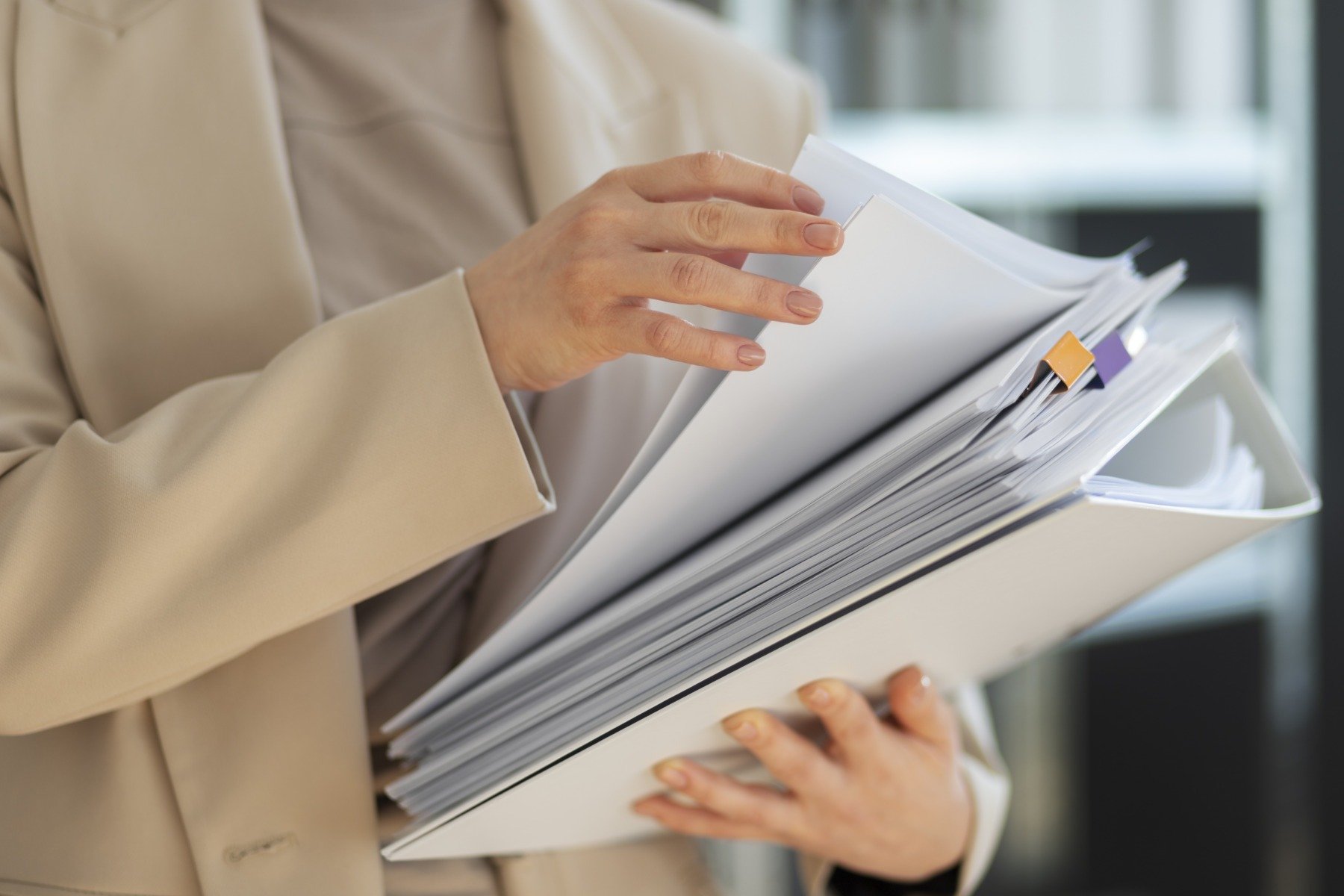 Peste 7.400 de români vor să lucreze în instituțiile europene Un număr impresionant de peste 7.400 de români s-au înscris la concursul pentru ocuparea posturilor de funcționari europeni, conform anunțului făcut vineri de către ministrul de Externe, Oana Țoiu