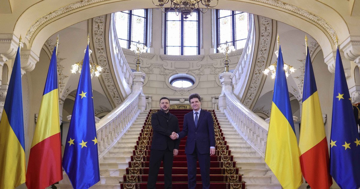 Zelenski, în vizită oficială la București: Parteneriat strategic cu România pe agendă Președintele Ucrainei, Volodimir Zelenski, a sosit marți la București pentru o vizită oficială, unde s-a întâlnit cu președintele României, Nicușor Dan, și cu premierul Ilie Bolojan