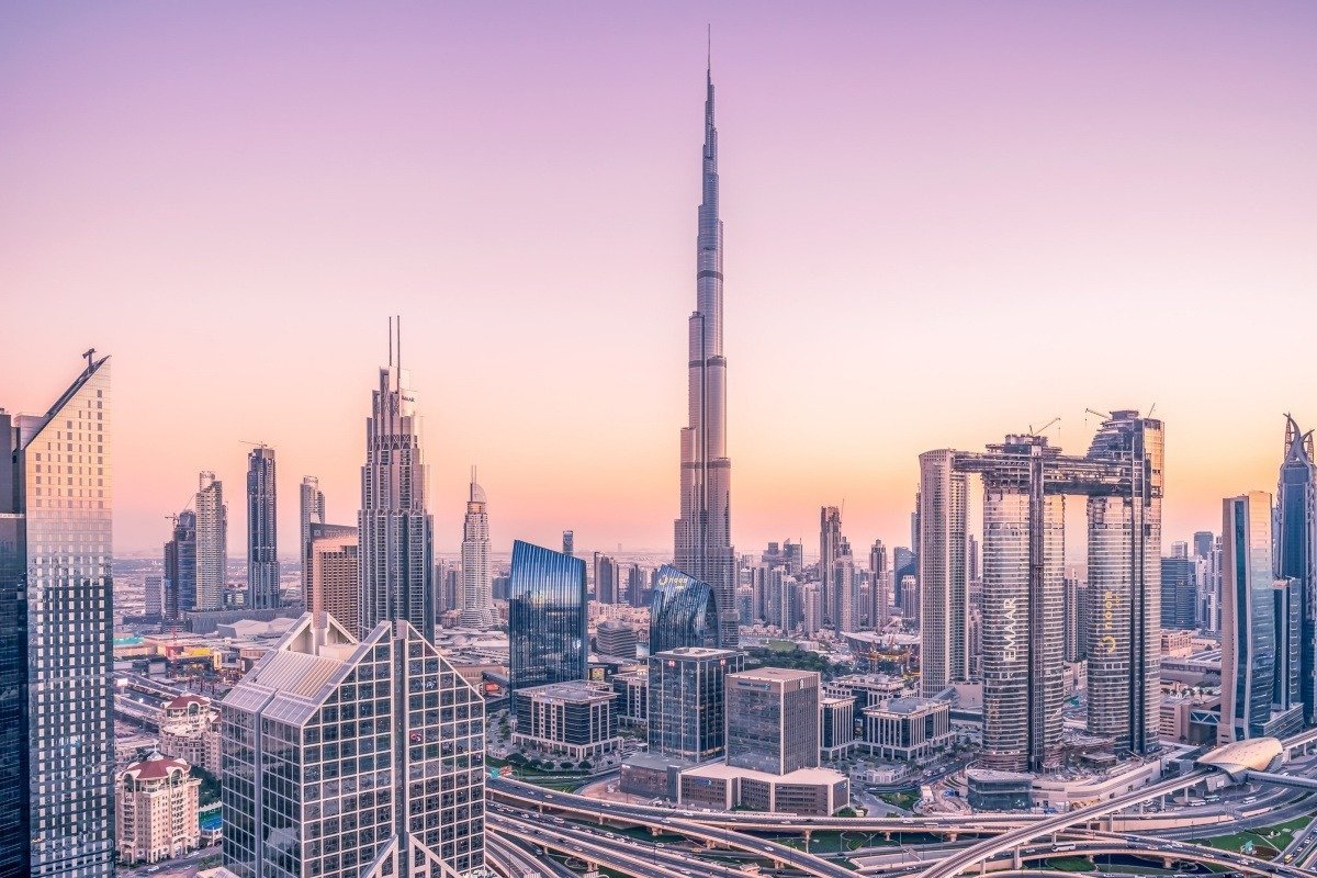 Un turist britanic a fost acuzat în Dubai pentru că ar fi filmat rachete iraniene, fiind incriminate legi privind criminalitatea cibernetică