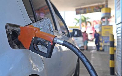 Benzina, mai ieftină și vineri: Prețul scade, dar nu ajunge încă la