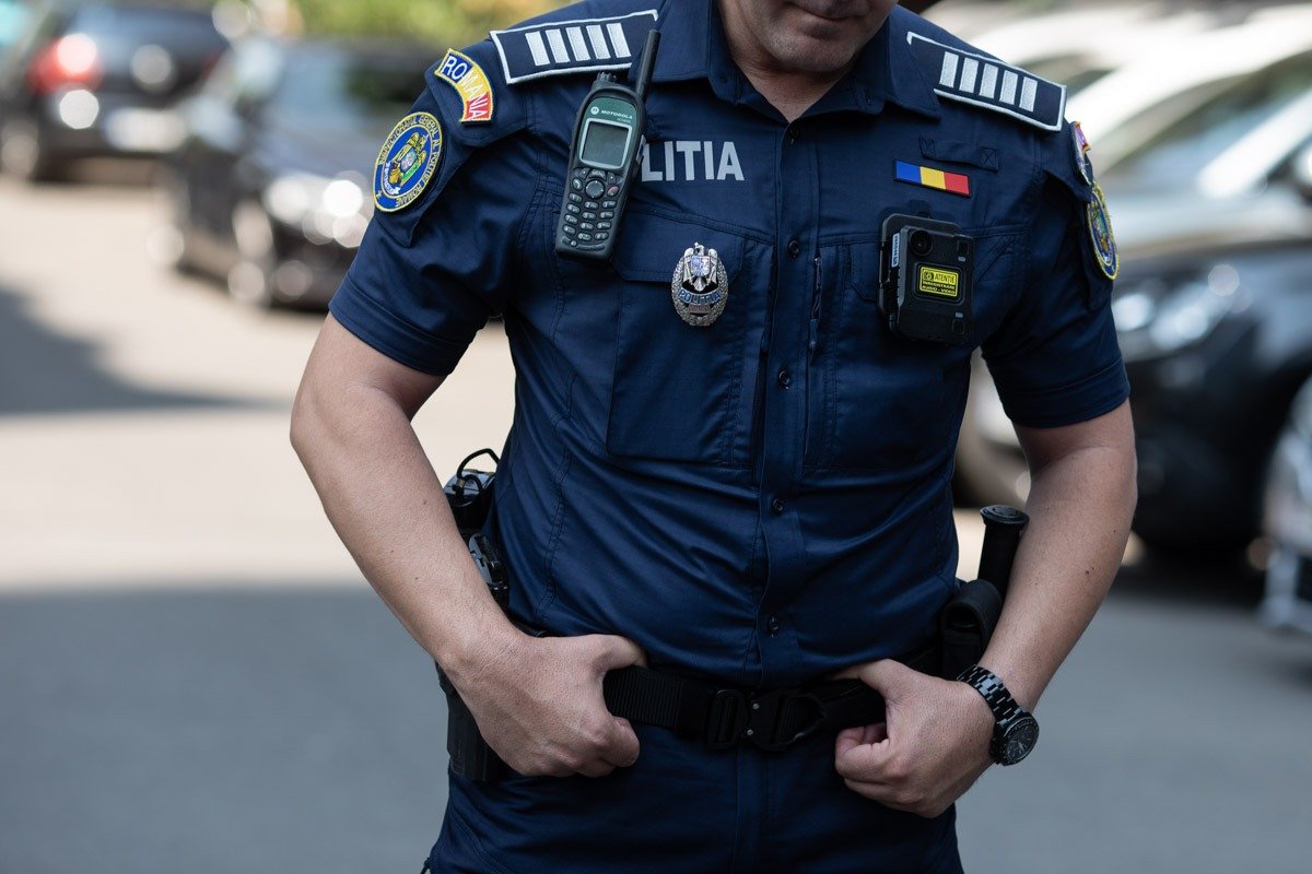 Polițiști din Capitală au salvat viața unui bărbat aflat în stop cardiac, după o intervenție promptă pe stradă
