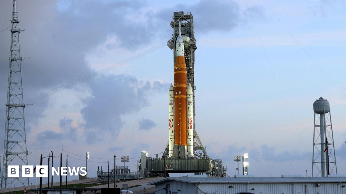 SLS, racheta care va duce astronauții NASA în spațiu WASHINGTON – NASA se pregătește să lanseze misiunea Artemis II, o etapă importantă în ambiția agenției spațiale de a trimite oameni din nou pe Lună