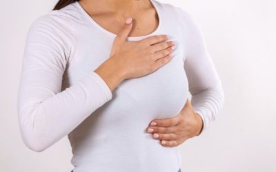 Umflarea sânilor, semn alarmant: Cancerul poate apărea fără un nodul