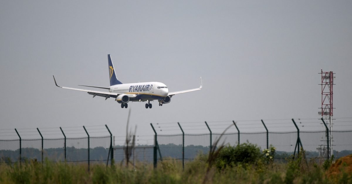 Europa Vrea Să Oblige Low-Costurile La Bagajul De Cabină Gratuit