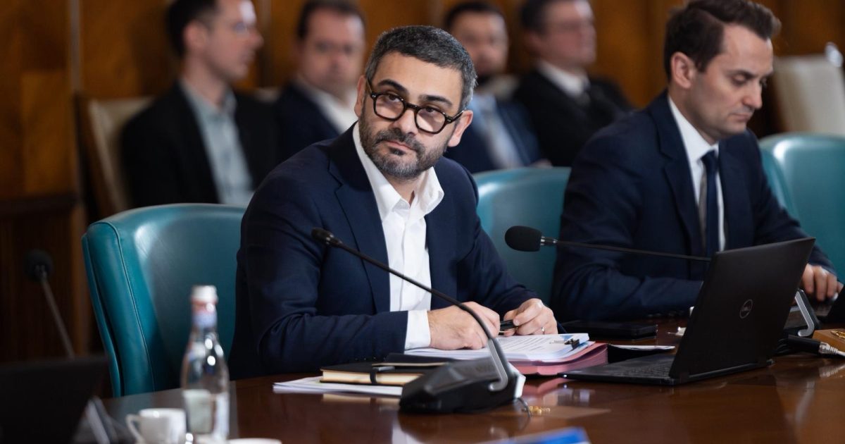 Bolojan și Manole, oprite robinete cu bani: „Băieți deștepți” în pază