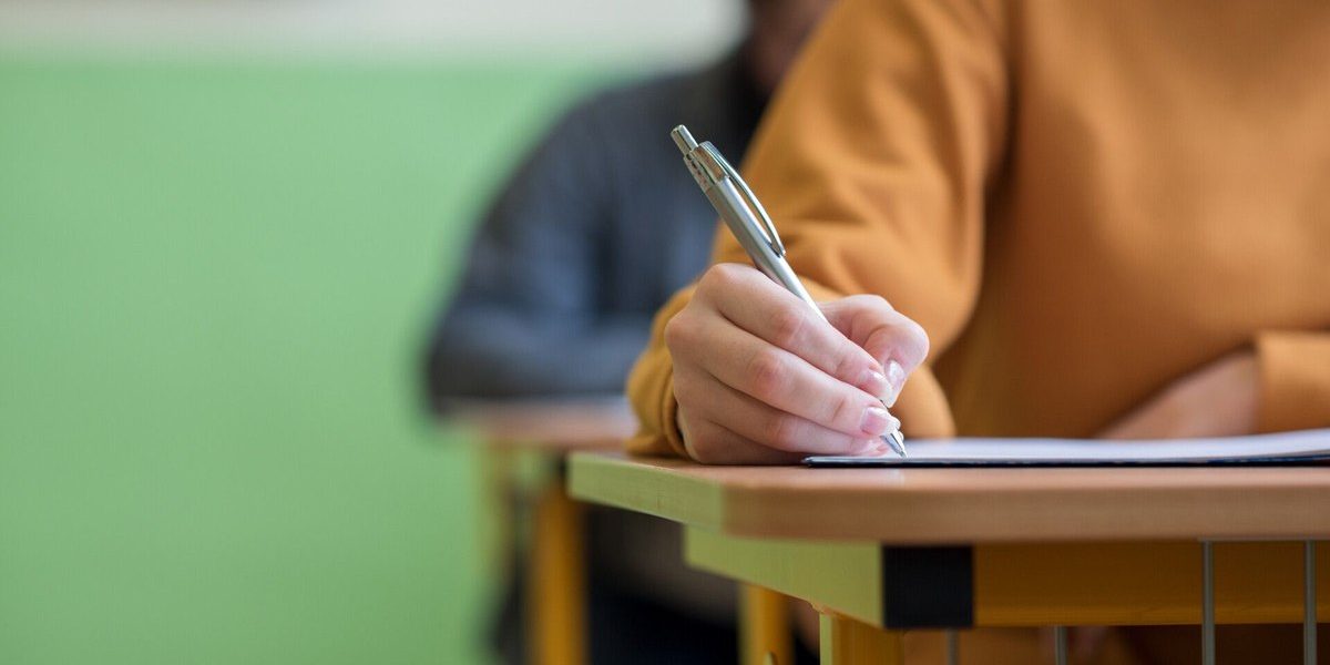 Simulările Bac 2026: Navigând labirintul notelor într-o Românie incertă