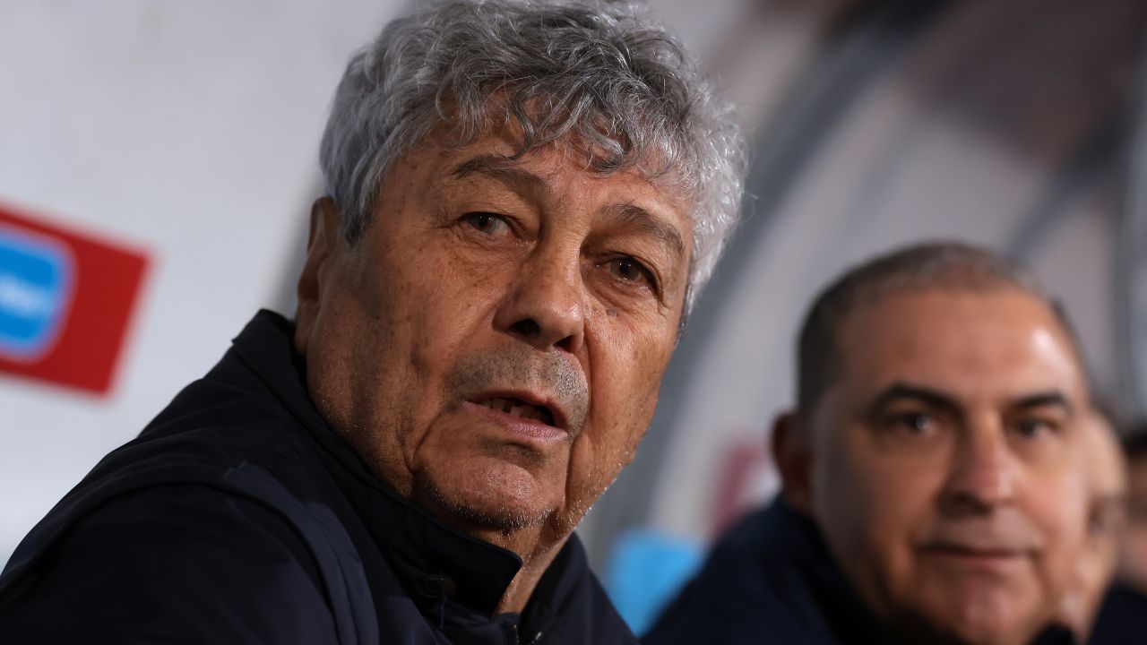 STARE CRITICĂ PENTRU MIRCEA LUSCESCU, INTERVENȚIE CARDIOVASCULARĂ LUATĂ ÎN CALCUL București – Legendarul antrenor de fotbal MIRCEA LUSCESCU, în vârstă de 80 de ani, se află în stare critică și este internat în secția de terapie intensivă (ATI) a Spitalului Universitar de Urgență București (SUUB)