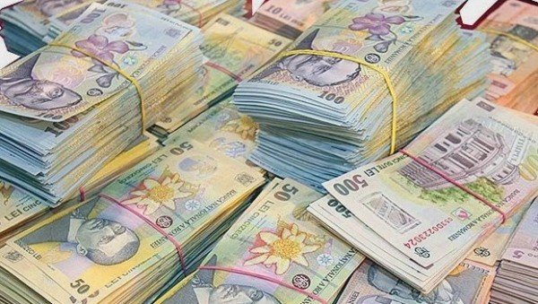 Volumul vânzărilor din comerțul cu amănuntul a scăzut în primele două luni din 2026 Volumul cifrei de afaceri din comerțul cu amănuntul, excluzând autovehiculele și motocicletele, a înregistrat o scădere în primele două luni ale anului 2026, comparativ cu aceeași perioadă a anului precedent
