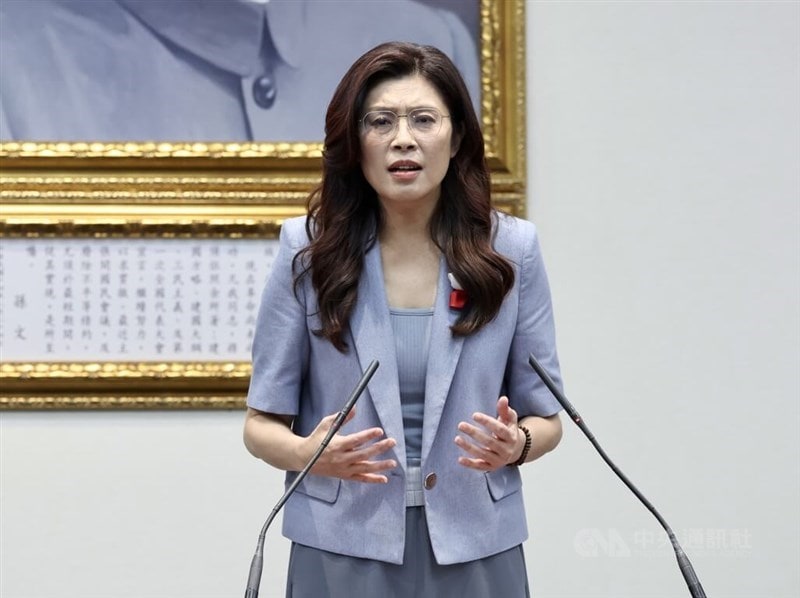 Șefa partidului, la Beijing, în timp ce se boicotează bugetul apărării