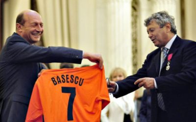 Fostul președinte Traian Băsescu a fost prezent, joi, pe Arena Națională, pentru a aduce un omagiu antrenorului Mircea Lucescu