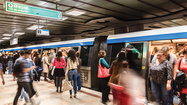 Revoltă la București: 11.500 de oameni, împotriva scumpirii metroului