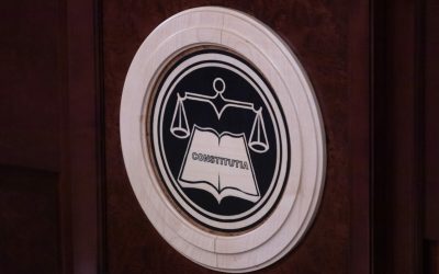 Nu schimbă Constituția, dar modifică un cuvânt din legea CCR
