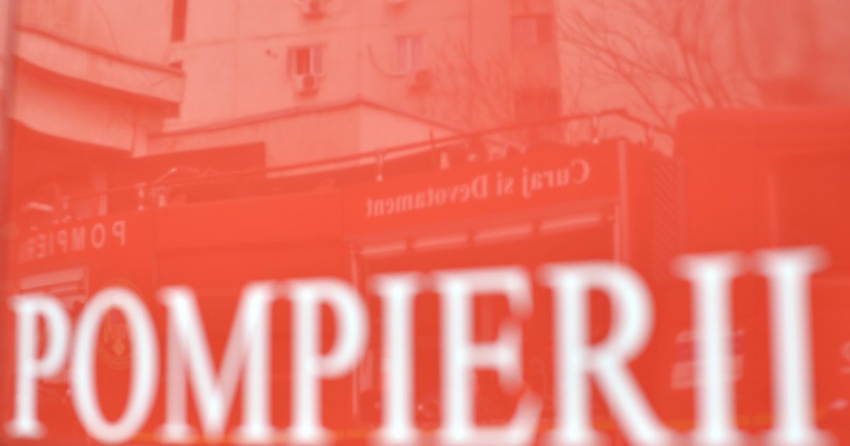 Incendiu la un bloc din Constanța: Zece locatari s-au autoevacuat