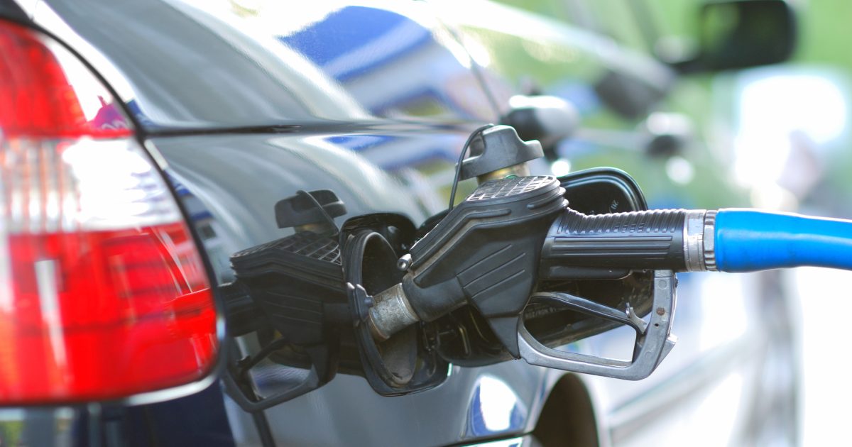 Carburanții, pe val: Scumpiri noi la orizont, avertizează experții după ieftinirea iluzorie