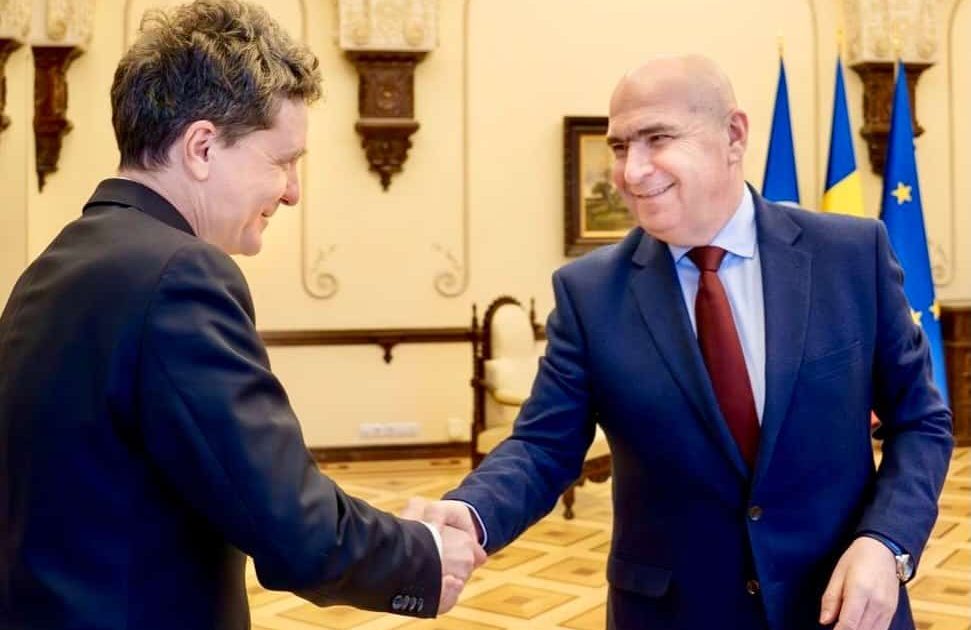 Președintele începe consultările: Primele discuții cu partidele, miercuri